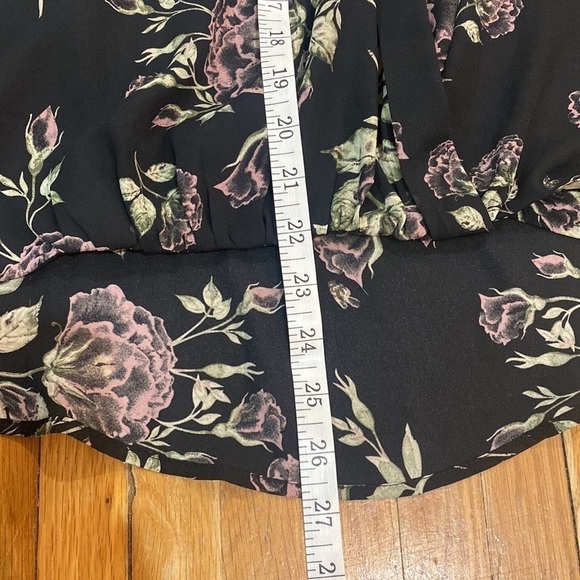 Black Rosette Floral‎ Blouse V-neck - Picture 12 of 12